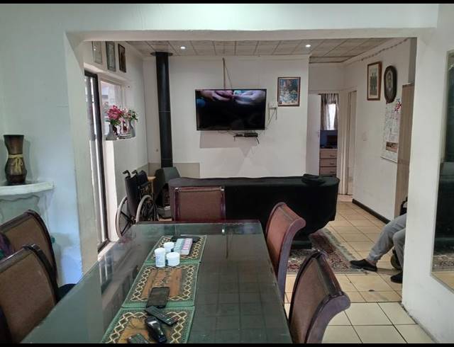 5 BEDROOM HOUSE FOR SALE IN WELTEVREDEN VALLEY